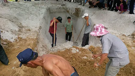 Hàng ngàn người dân Đà Nẵng tiễn đưa ông Nguyễn Bá Thanh trong nước mắt ảnh 4 Hàng ngàn người dân Đà Nẵng tiễn đưa ông Nguyễn Bá Thanh trong nước mắt ảnh 4