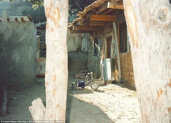 Ảnh hiếm bên trong 'sào huyệt' của Osama Bin Laden ảnh 11