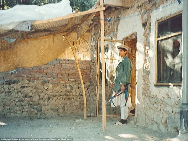 Ảnh hiếm bên trong 'sào huyệt' của Osama Bin Laden ảnh 12