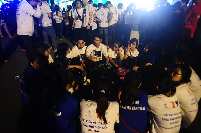 Hà Nội tắt đèn sớm hưởng ứng Giờ Trái đất ảnh 3