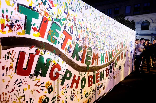 Hà Nội tắt đèn sớm hưởng ứng Giờ Trái đất ảnh 4