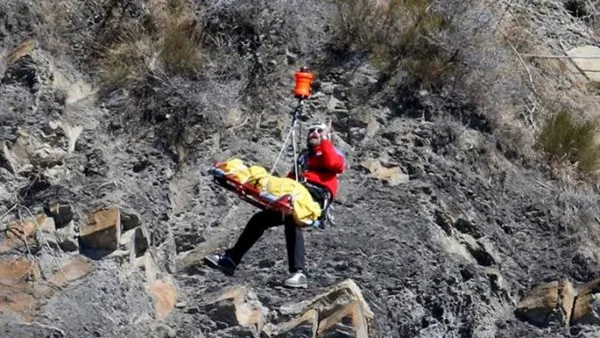 Cận cảnh công việc của các điều tra viên tại hiện trường Airbus A320 ảnh 10