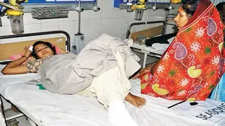 Bà mẹ quyết chiến với cá sấu, giải cứu con ảnh 1 Kanta được đưa tới viện với vài vết thương ở chân. Ảnh: Times of India.