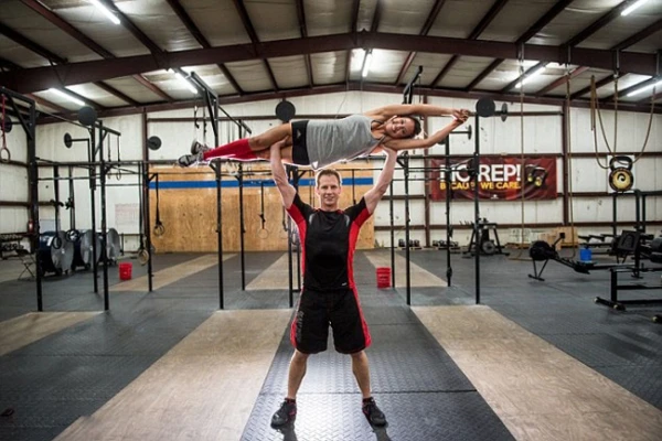 Chụp ảnh cưới trong tư thế "khó đỡ" ảnh 10