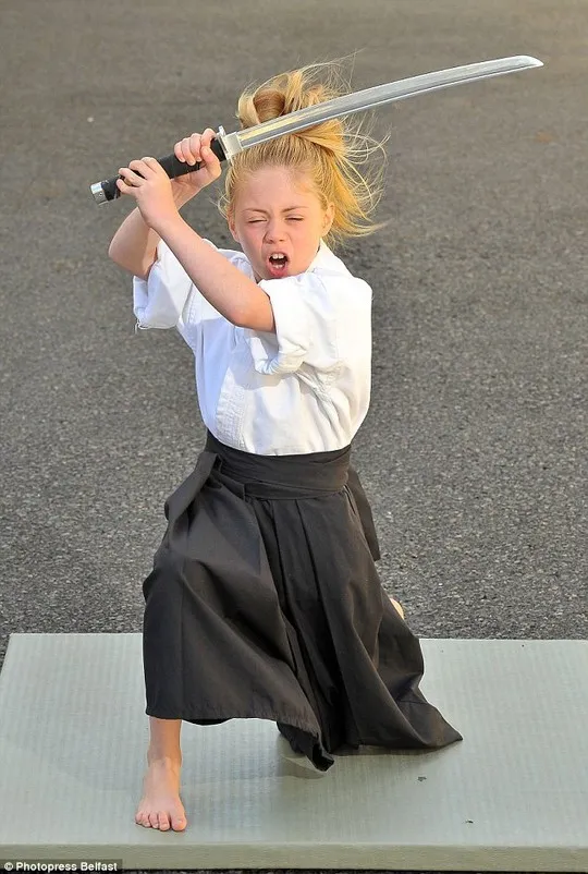 Cô bé 9 tuổi múa kiếm gây sốt ở cuộc thi tìm kiếm tài năng ảnh 3