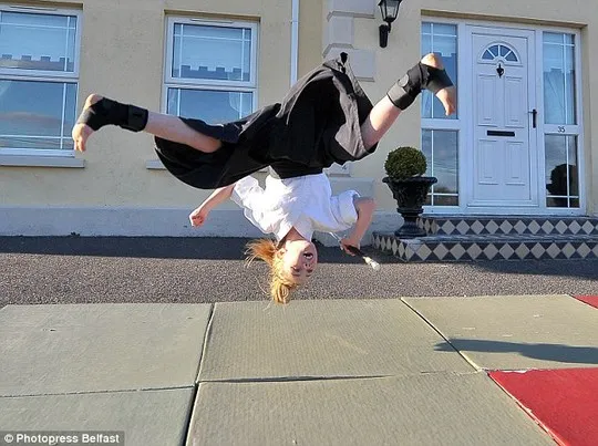 Cô bé 9 tuổi múa kiếm gây sốt ở cuộc thi tìm kiếm tài năng ảnh 7