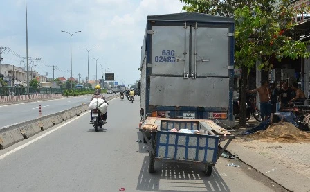 Lái xe tự chế đâm vào xe tải tử vong ảnh 2