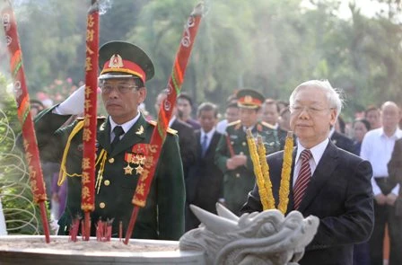 Lãnh đạo Đảng, Nhà nước viếng nghĩa trang liệt sĩ TP.HCM ảnh 1