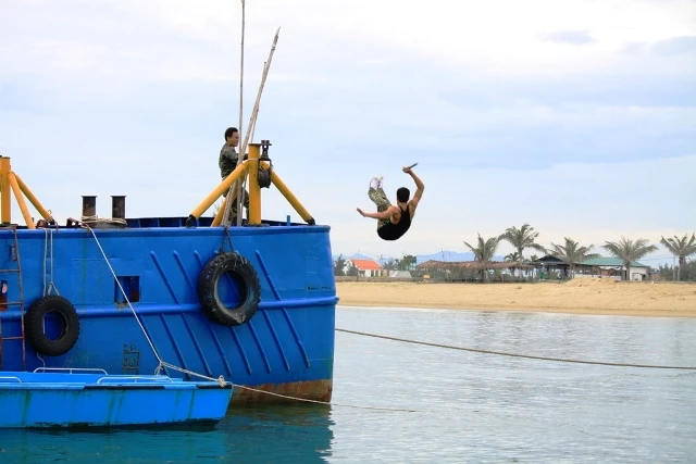Những màn khổ luyện của lực lượng đặc công nước 'xuất quỷ nhập thần' ảnh 4