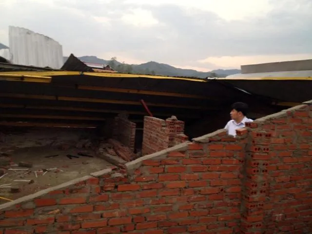 Nghệ An: Lốc xoáy làm 4 người bị thương ảnh 1 Nghệ An: Lốc xoáy làm 4 người bị thương ảnh 1