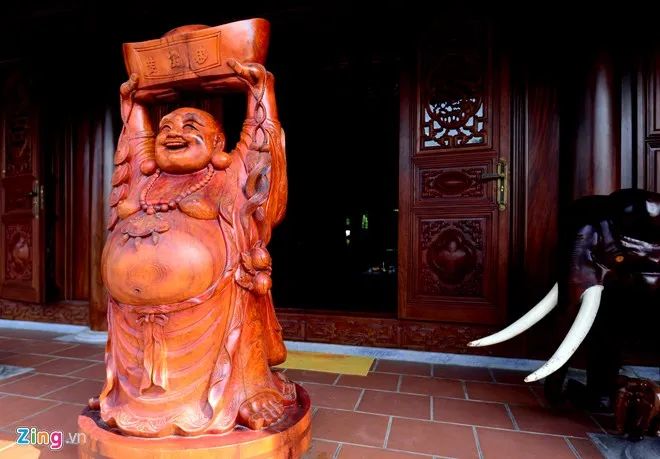 Biệt phủ xây bằng 2.000 m3 gỗ quý của đại gia xứ Nghệ