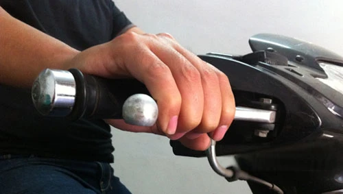 Kỹ năng phanh xe máy khẩn cấp