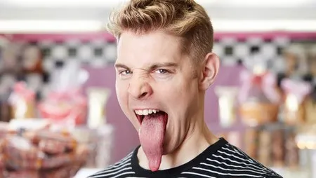 Nick Stoeberl, người giữ kỷ lục chiếc lưỡi dài nhất thế giới hiện nay