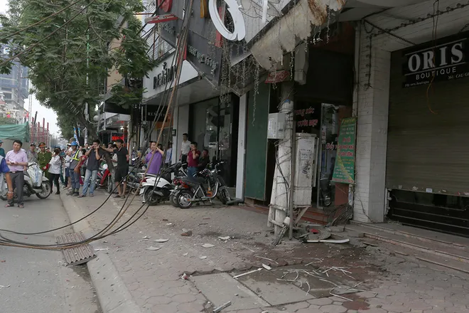 Chùm ảnh: Hiện trường vụ sập cần cẩu tuyến metro Nhổn - Ga Hà Nội ảnh 5