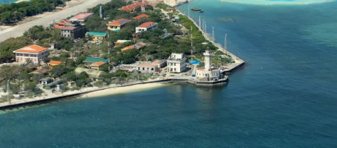 Một góc mặt sau đảo Trường Sa lớn (Ảnh: VIỄN SỰ)