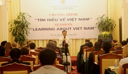 Gần 60 nhà ngoại giao tìm hiểu đất nước Việt Nam ảnh 1 Gần 60 nhà ngoại giao tìm hiểu đất nước Việt Nam ảnh 1