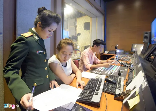 Hàng ngày theo kế hoạch được giao, Hoài phụ trách dẫn các bản tin như Thời sự trưa 11h30, Thời sự quốc phòng 20h00, Chương trình QĐND, Khoa học quốc phòng... cùng nhiều chương trình khác của kênh. MC xinh đẹp trong màu áo lính