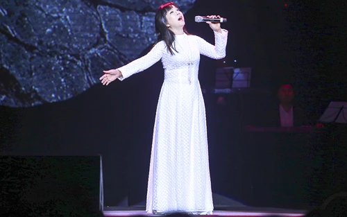 Liveshow Khánh Ly: “Gọi tên bốn mùa” trọn vẹn với khán giả ảnh 8