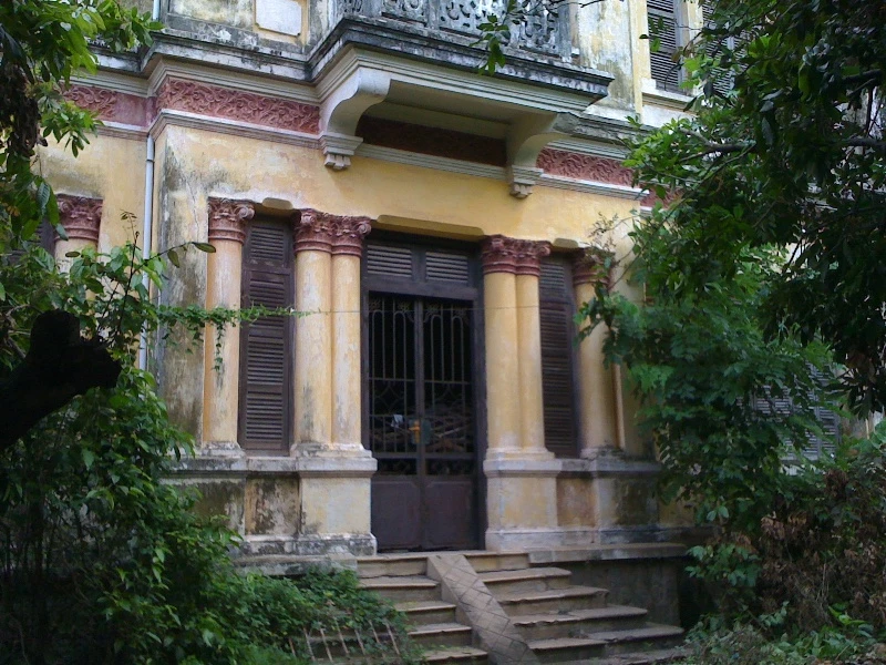 ‘Nhà lầu ông Phủ’, ẩn mình trong hoang phế ảnh 1