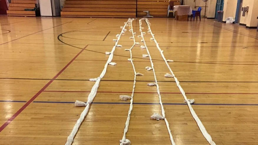 Kết dây vượt ngục bằng... 64 ga trải giường