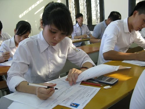 49 thí sinh bị kỷ luật trong ngày thi đầu tiên ảnh 1