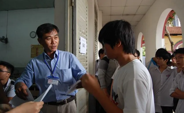 Kỳ thi THPT quốc gia 2015: Thí sinh bắt đầu thi môn đầu tiên ảnh 6