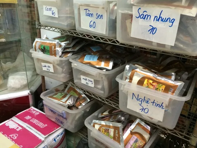 Phát hiện khoảng 10 tấn mỹ phẩm không rõ nguồn gốc ảnh 1