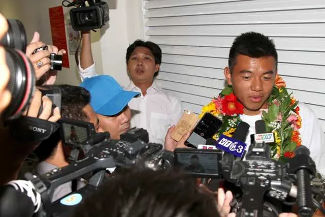 Chùm ảnh: Lý Hoàng Nam rạng rỡ ngày về ảnh 1