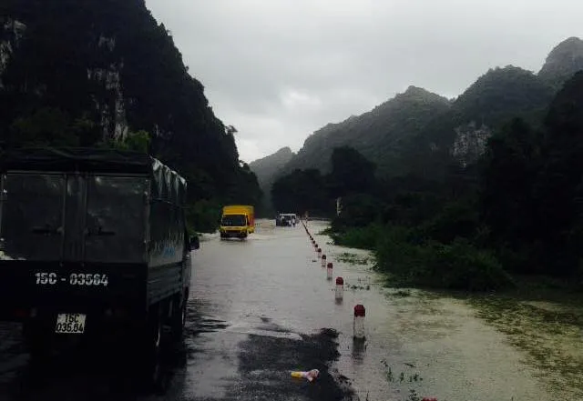 Hải Phòng: Huyện Cát Hải bị cô lập vì mưa lũ ảnh 1 Hải Phòng: Huyện Cát Hải bị cô lập vì mưa lũ ảnh 1