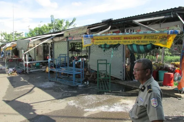 Cháy chợ Nông sản Thủ Đức, 6 ki ốt bị hư hỏng nặng ảnh 2