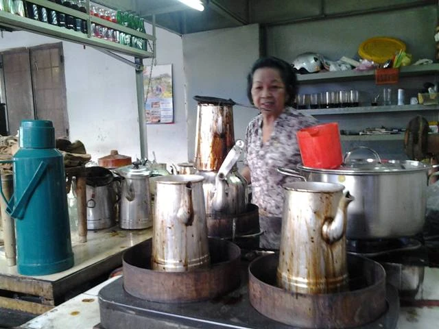 Chùm ảnh: Quán cà phê vợt cuối cùng ở Biên Hòa ảnh 3 Chùm ảnh: Quán cà phê vợt cuối cùng ở Biên Hòa ảnh 3