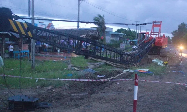 Cần cẩu đổ, một người thiệt mạng ảnh 1 Cần cẩu đổ, một người thiệt mạng ảnh 1