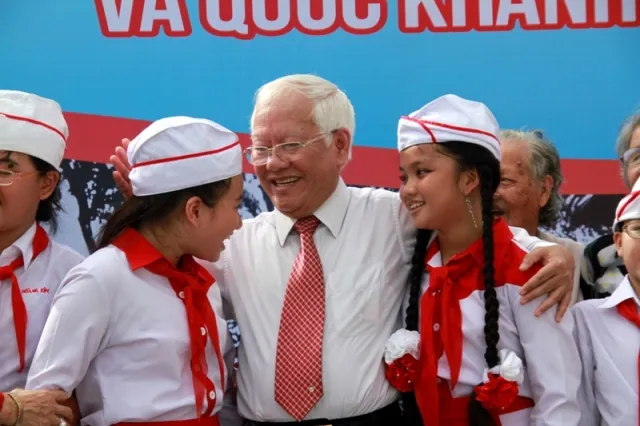 Triển lãm 80 bức ảnh và tư liệu quý tại phố đi bộ Nguyễn Huệ ảnh 4