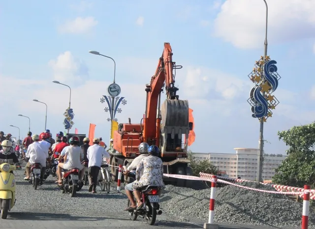 Cần Thơ: Chính thức cấm ô tô qua cầu Quang Trung ảnh 1 Cần Thơ: Chính thức cấm ô tô qua cầu Quang Trung ảnh 1