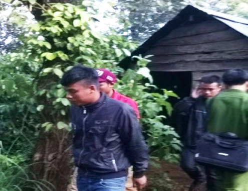 Lừa người yêu vào chòi cho nhóm bạn hãm hại ảnh 1