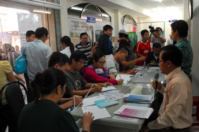 Hình ảnh cảm động của người Sài Gòn đợi tiêm vaccine cho con ảnh 7