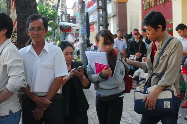 Hình ảnh cảm động của người Sài Gòn đợi tiêm vaccine cho con ảnh 11