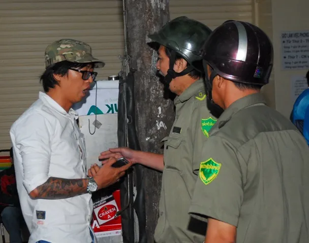 Hình ảnh cảm động của người Sài Gòn đợi tiêm vaccine cho con ảnh 2