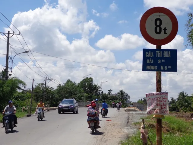 Thót tim qua những cây cầu chờ sập ở TP.HCM ảnh 12