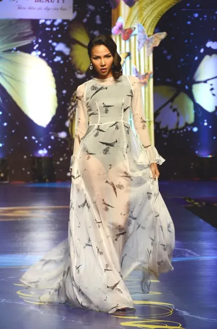 Trương Thị May, Kim Tuyến khoe sắc trong đêm diễn thời trang ảnh 4 Trương Thị May, Kim Tuyến khoe sắc trong đêm diễn thời trang ảnh 4