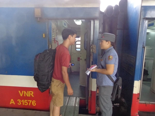 Khai trương chuyến tàu ngoại ô Sài Gòn - Dĩ An ảnh 2