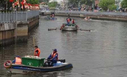 Ba năm, hơn 100 tấn cá chết kênh Nhiêu Lộc - Thị nghè ảnh 1 Ba năm, hơn 100 tấn cá chết kênh Nhiêu Lộc - Thị nghè ảnh 1