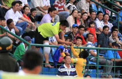 Cái tình của ngoại binh Omar với đồng đội Lục Xuân Hưng ảnh 1