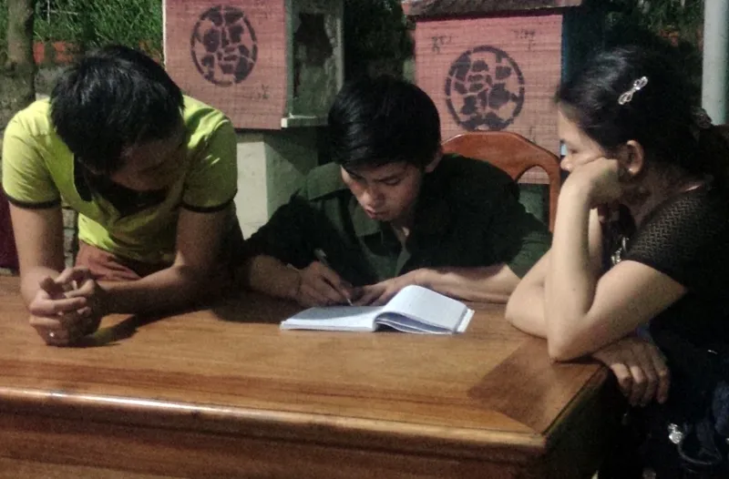 Nghi án công an xã chặn xe, đánh người trong đêm ảnh 1 Nghi án công an xã chặn xe, đánh người trong đêm ảnh 1