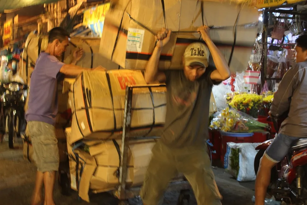 Trước ngày 8-3, chợ hoa Hồ Thị Kỷ có gì hấp dẫn? ảnh 2 Trước ngày 8-3, chợ hoa Hồ Thị Kỷ có gì hấp dẫn? ảnh 2