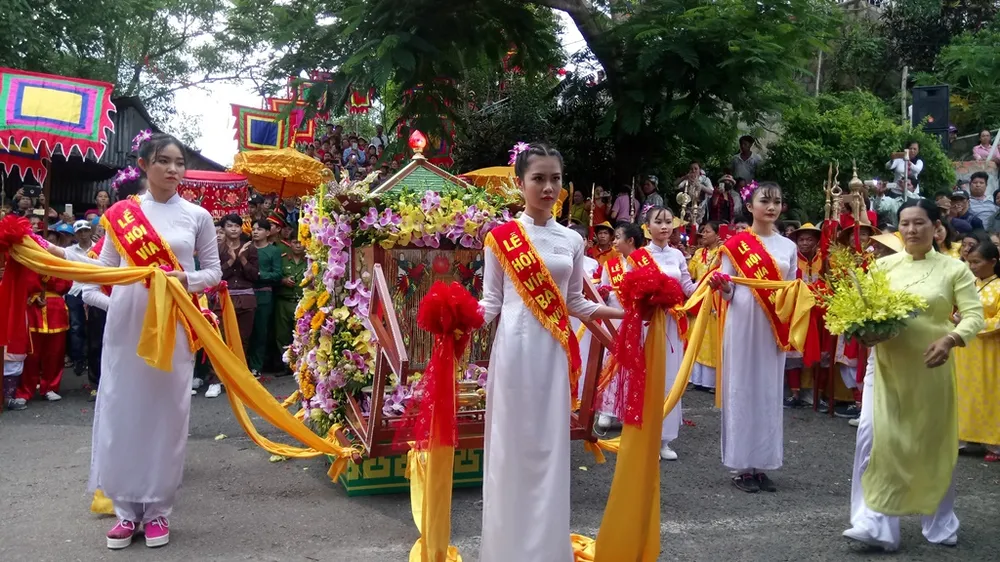 Phục dựng lễ rước tượng Bà Chúa Xứ núi Sam ảnh 11