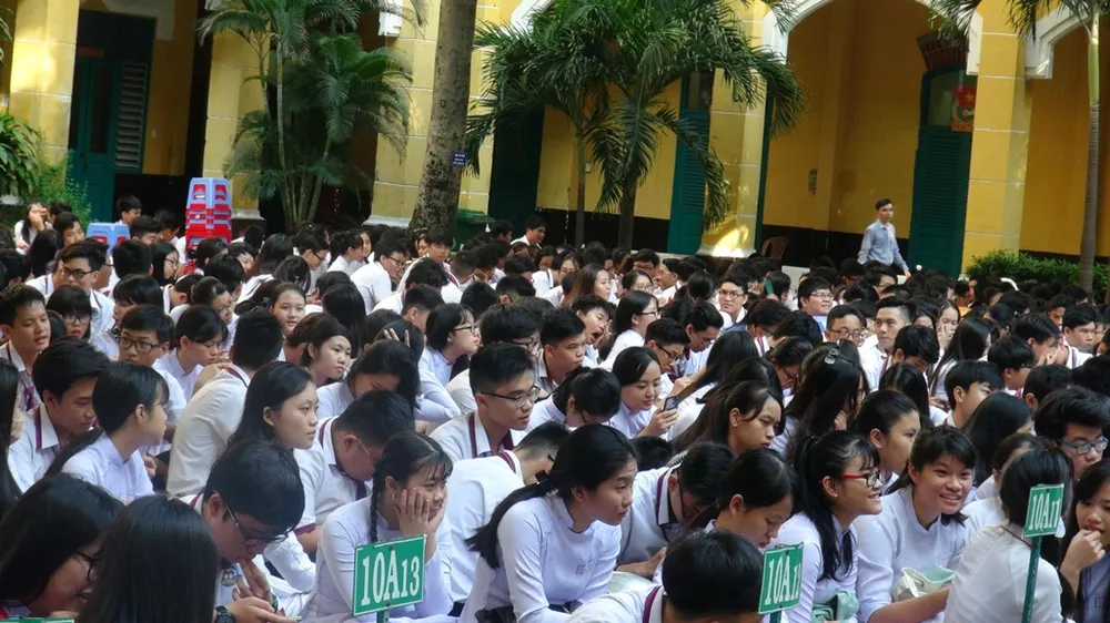 Nữ sinh Trưng Vương rạng ngời trong lễ tri ân ảnh 2