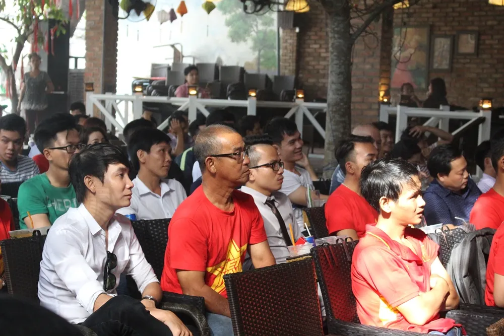 Cổ động viên bật khóc trước trận thua của U20 Việt Nam ảnh 5