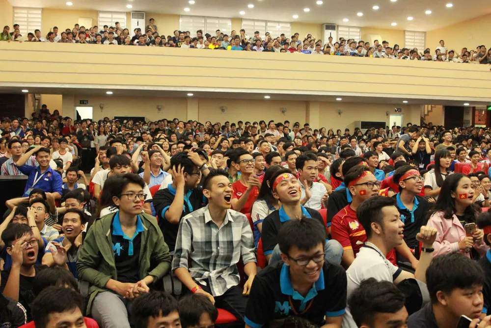 Hàng ngàn CĐV 'tiếp sức' cho đội tuyển U23-Việt Nam ảnh 9