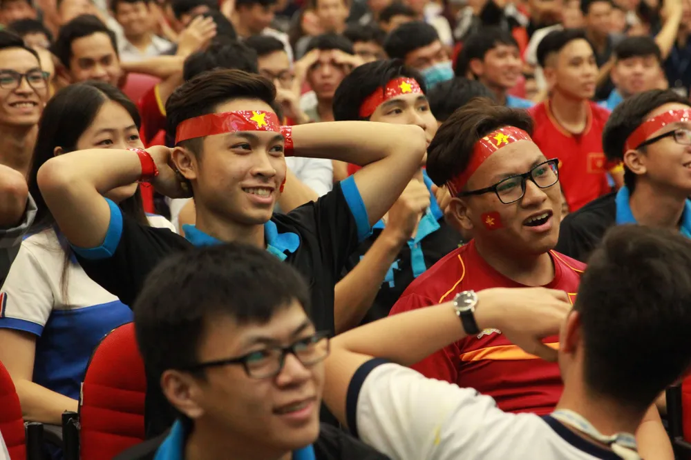 Hàng ngàn CĐV 'tiếp sức' cho đội tuyển U23-Việt Nam ảnh 11